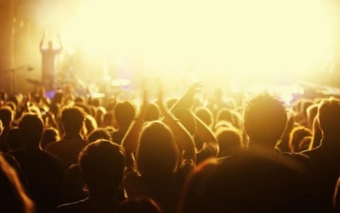 年轻人在创业和力求安稳中怎么选择